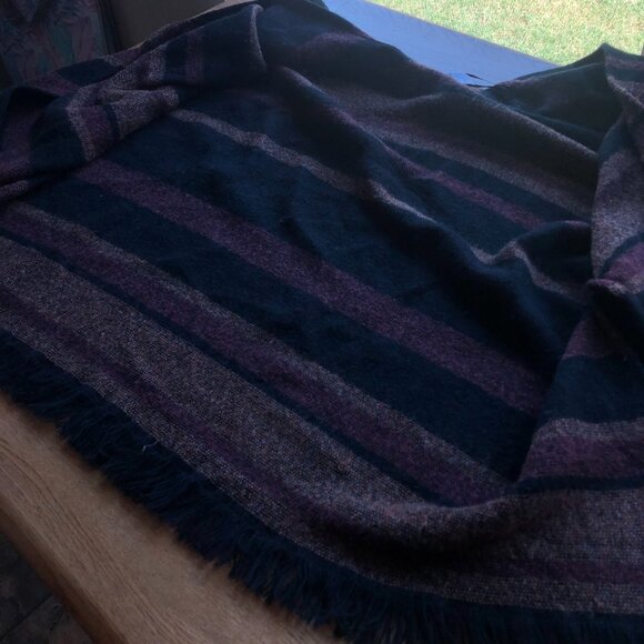 American Eagle Dark Knit Poncho Shawl Boho Western Fringe One Size - Picture 8 of 10